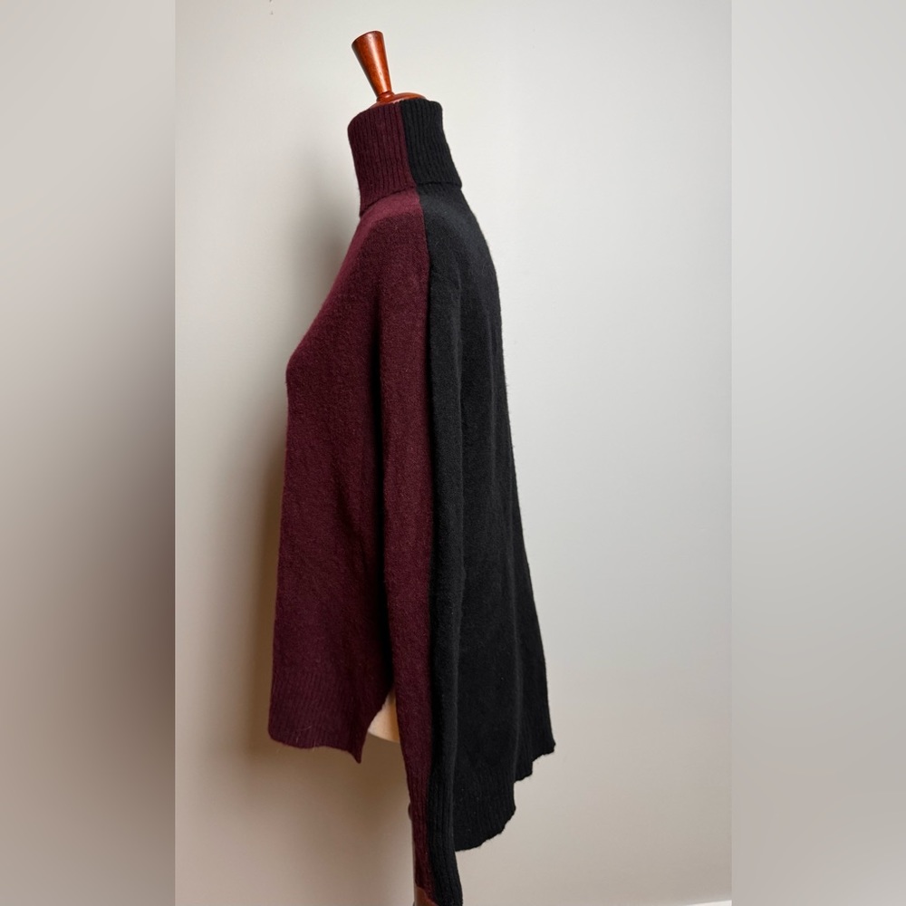 Athleta loose fit turtle neck Merino wool sweater. Maroon/Black